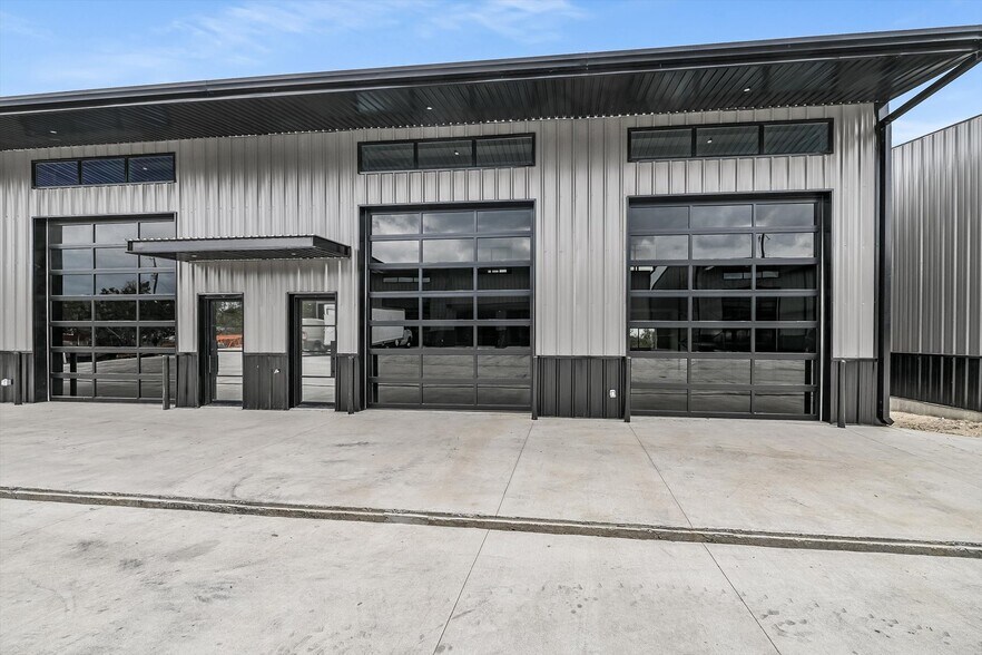 More Photos Of 451 Farrell Rd, Dripping Springs Light Distribution For Sale