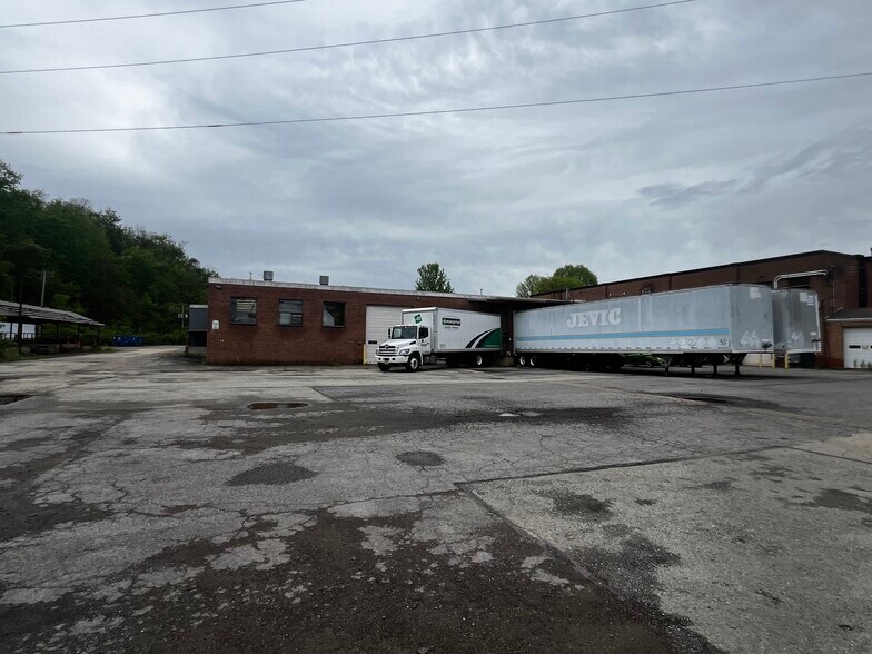 More Photos Of 946-950 Manifold Rd, Washington Industrial For Lease