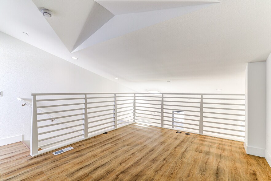 More Photos Of 7606 Girard Ave, La Jolla Apartments For Sale