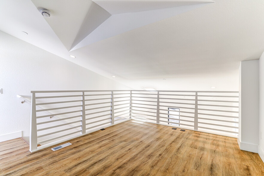 More Photos Of 7606 Girard Ave, La Jolla Apartments For Lease
