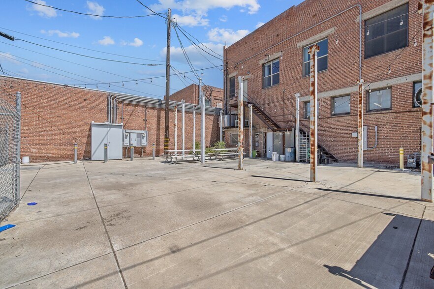 More Photos Of 128 S E St, Exeter Storefront For Sale