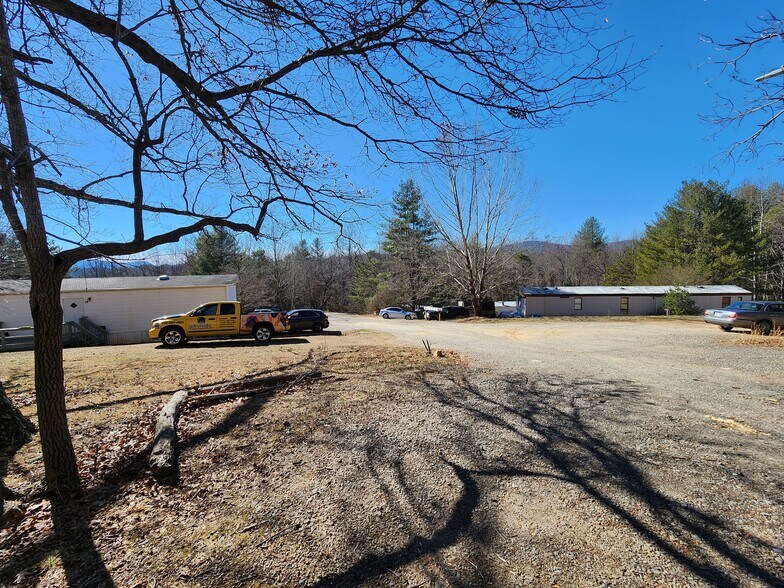 More Photos Of 5 Becky Ln, Fairview Multifamily For Sale