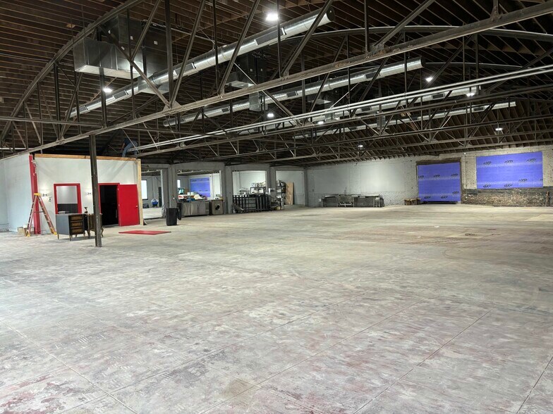 More Photos Of 9101 N Western Ave, Oklahoma City Showroom For Lease