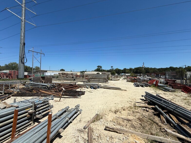 More Photos Of 7377 Peppermill Ln, North Charleston Warehouse For Lease