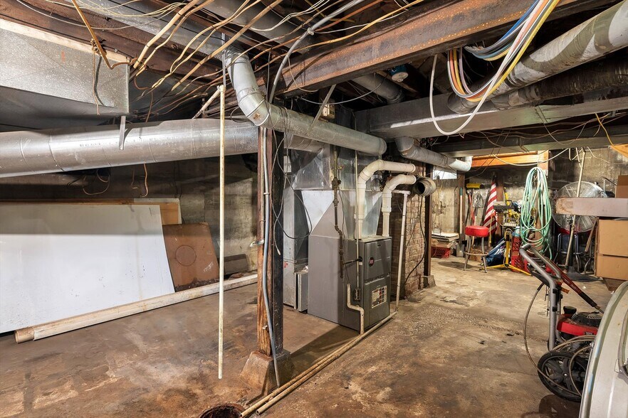 More Photos Of 108 S Old US Route 66, Hamel Restaurant For Sale