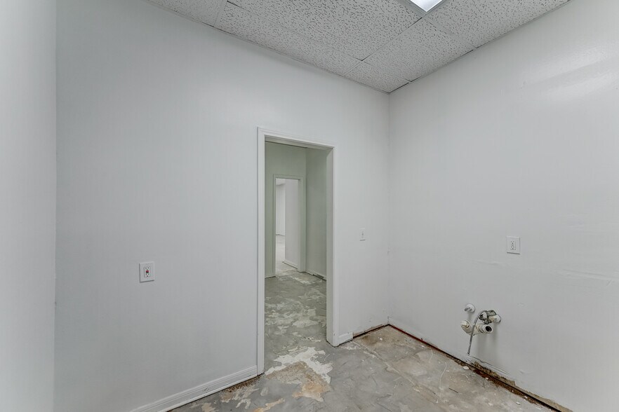 More Photos Of 14721 Pebble Bend Dr, Houston Medical For Lease