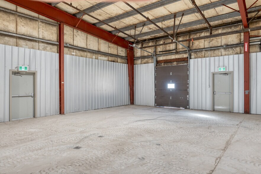 More Photos Of 6050 Don Murie St, Niagara Falls Warehouse For Lease