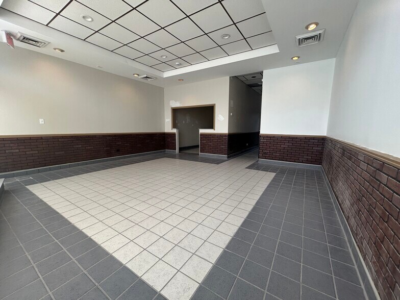 More Photos Of 1733-1739 N Harlem Ave, Chicago Storefront For Lease