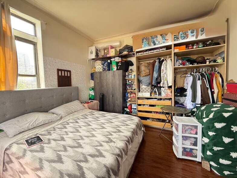 More Photos Of 811 30th St, Union City Storefront Retail Residential For Sale