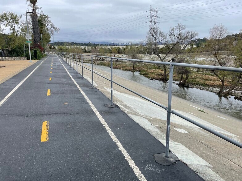 More Photos Of 2915 Knox Ave, Los Angeles Warehouse For Lease