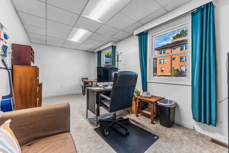 More Photos Of 35 N Balph Ave, Pittsburgh Medical For Sale
