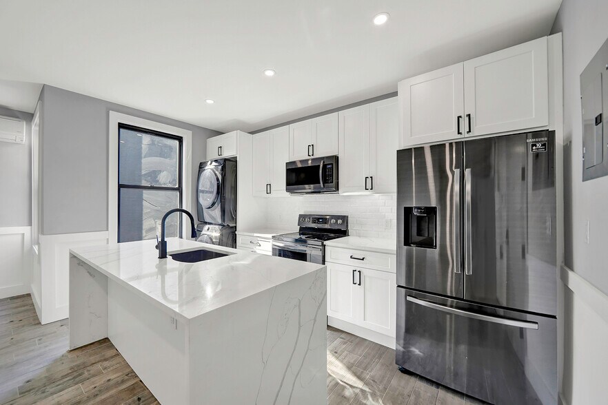 More Photos Of 31-53 Steinway St, Astoria Storefront Retail Office For Sale