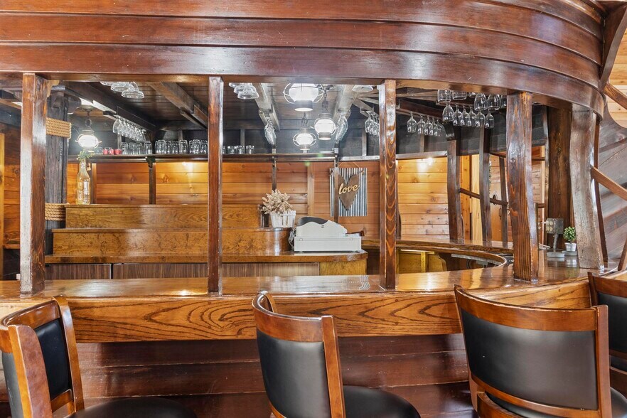 More Photos Of 109 E B St, Cedar Creek Freestanding For Sale