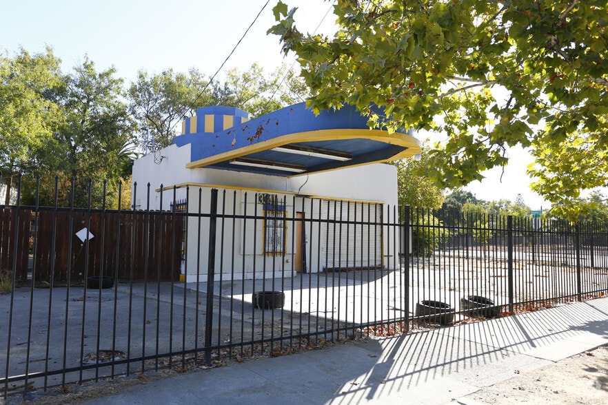 Primary Photo Of 3341 Stockton Blvd, Sacramento Auto Repair For Sale
