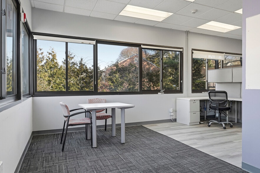 More Photos Of 104 Harbor Rd, Port Washington Office For Sale