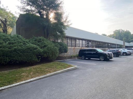 More Photos Of 200 Saw Mill River Rd, Hawthorne Light Distribution For Lease