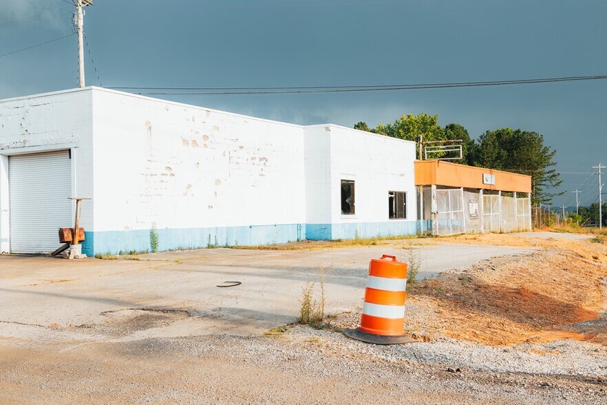 More Photos Of 1470 S Jefferson Ave, Cookeville Showroom For Sale