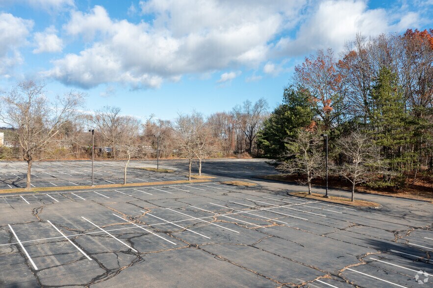 More Photos Of 101 Merritt Blvd, Trumbull Office For Lease