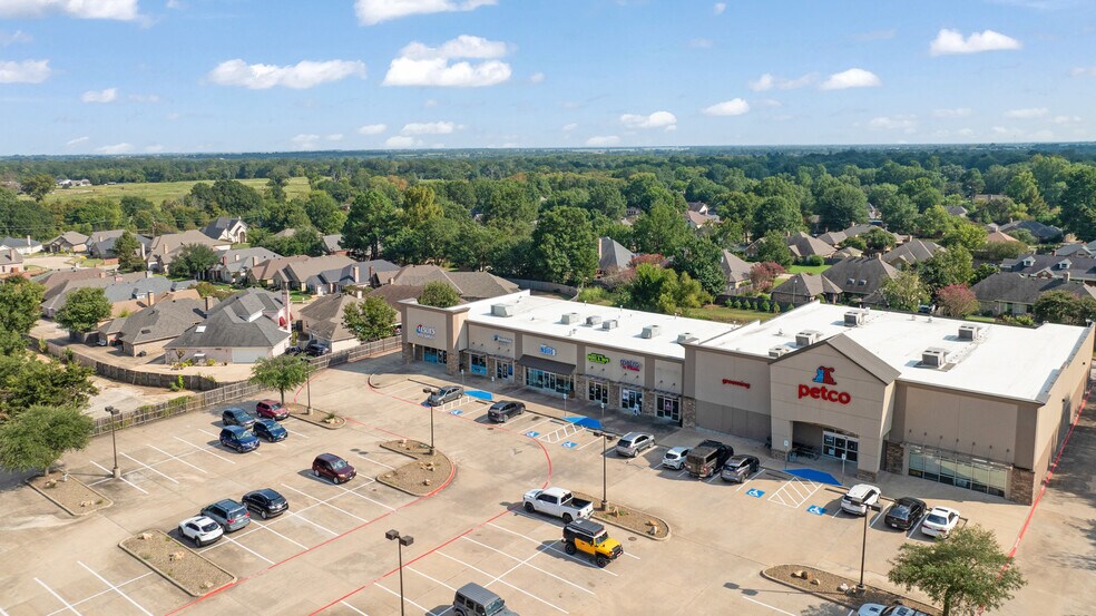 More Photos Of 3900 Lamar Ave, Paris Unknown For Lease