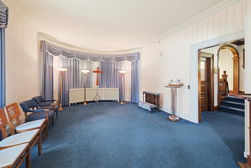 More Photos Of 1501 Lonsdale Ave, Lincoln General Retail For Sale