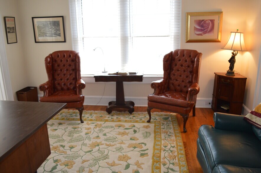 More Photos Of 121 W Center St, Lexington Office Residential For Sale