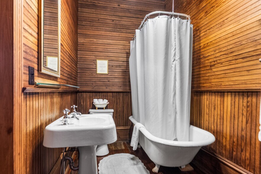 More Photos Of 323 N Main St, Swainsboro Restaurant For Sale