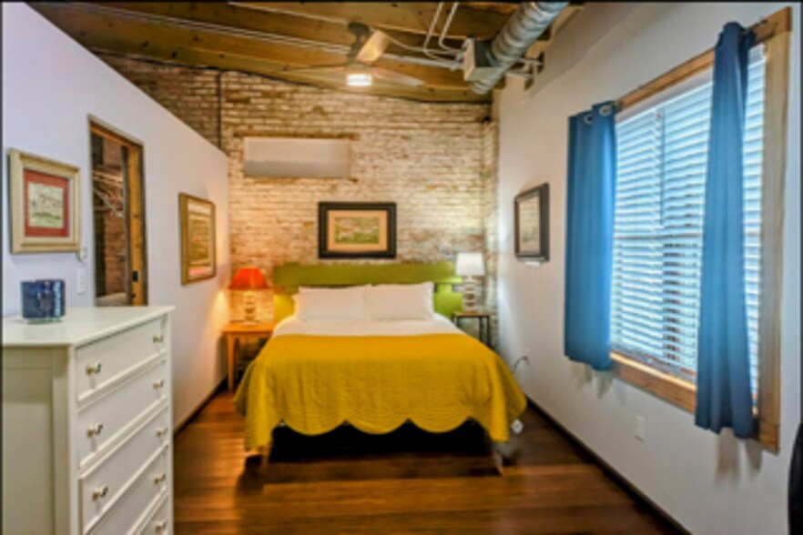 More Photos Of 828 E 15th St, Brownsville Office For Sale