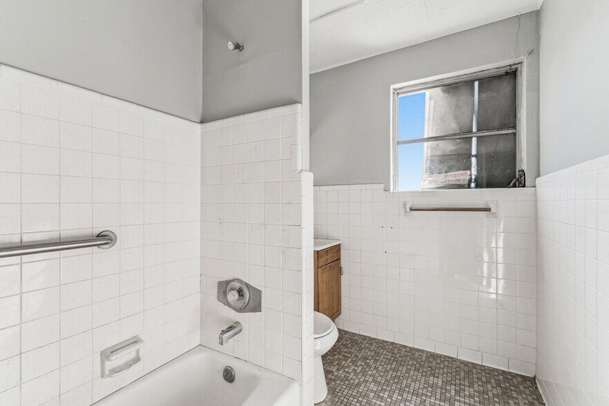 More Photos Of 715 McDuff Ave, Jacksonville Storefront Retail Residential For Sale