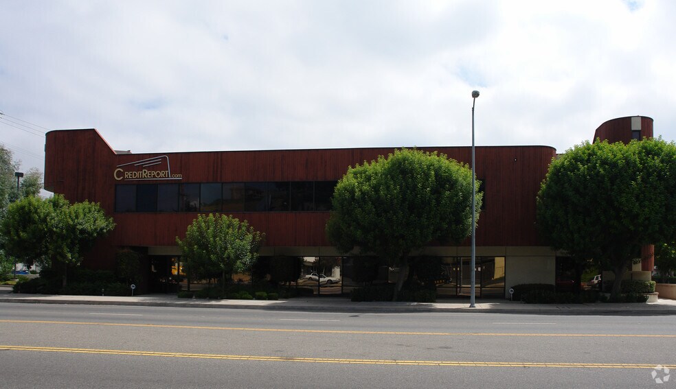 More Photos Of 9040 Topanga Canyon Blvd, Canoga Park Loft Creative Space For Lease