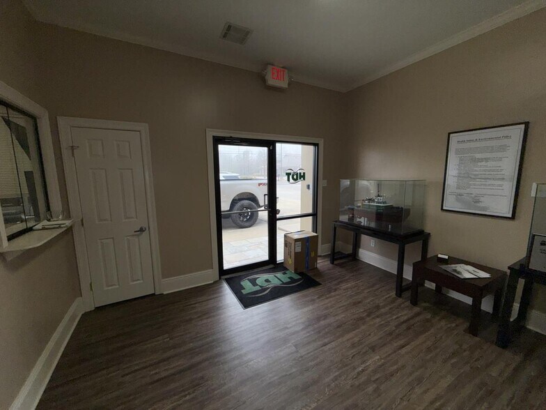 More Photos Of 4953 Big Lake, Lake Charles Office For Sale