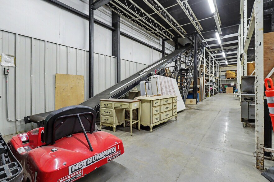 More Photos Of 545 N 1st St, Geneva Warehouse For Sale