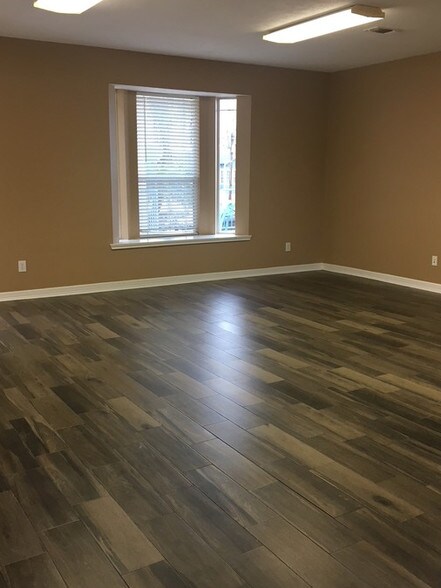 More Photos Of 811 Bradford Ave, Kemah Office For Lease