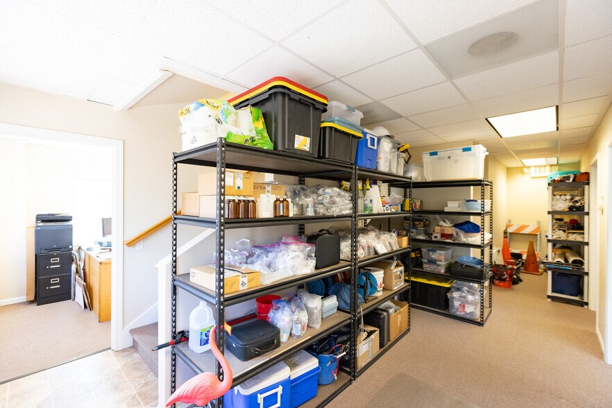 More Photos Of 200 N Wasco Ct, Hood River Warehouse For Sale