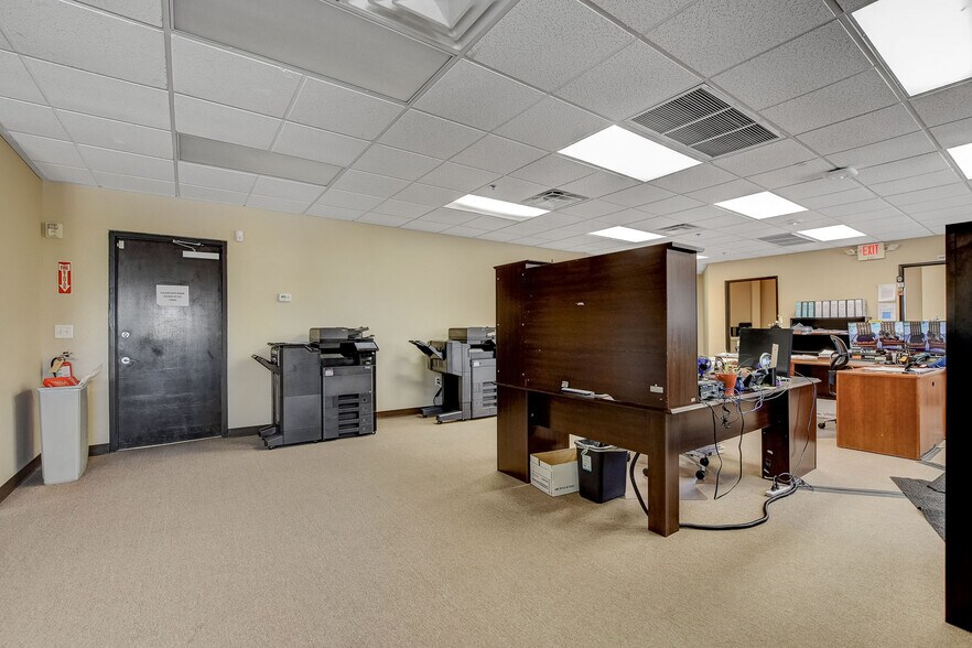 More Photos Of 9900 Covington Cross Dr, Las Vegas Office For Lease