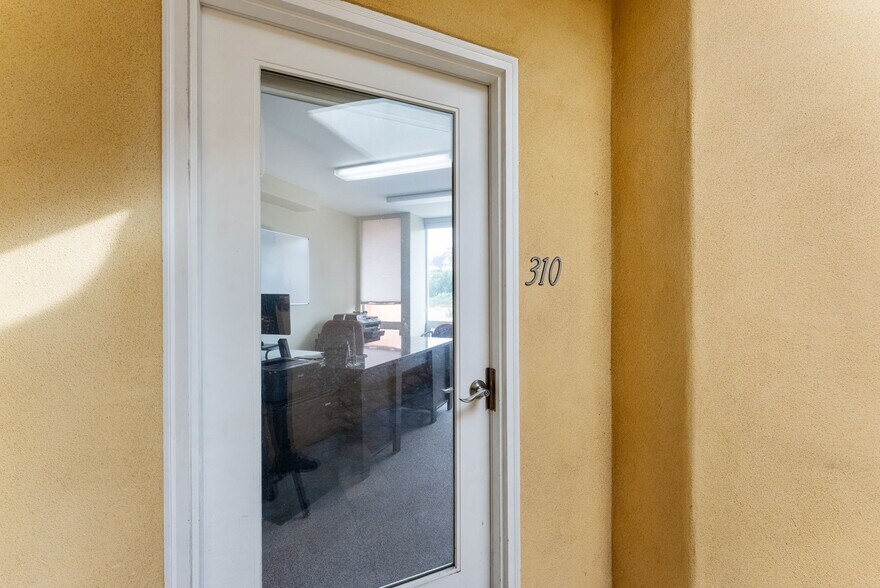 More Photos Of 2534 State St, San Diego Office For Sale