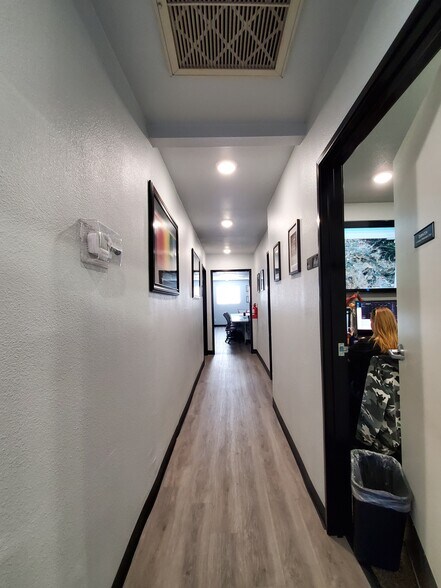 More Photos Of 2810 Market St & 2867 Main St, Riverside Warehouse For Sale