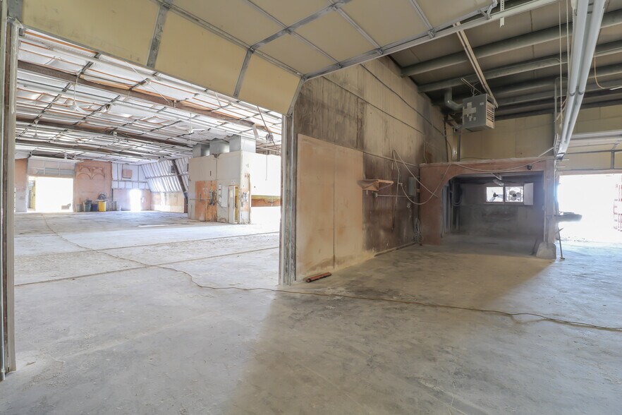 More Photos Of 1292 SW 125th Rd, Holden Light Manufacturing For Sale