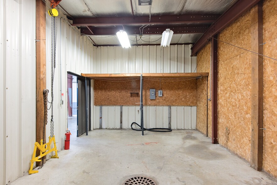 More Photos Of 1138 State St, Green Bay Warehouse For Sale