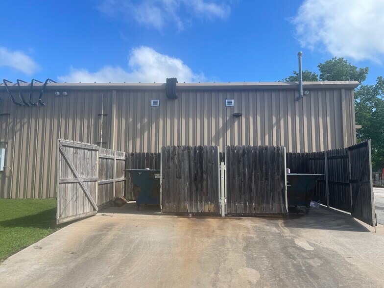 More Photos Of 202 S 2nd St, Porum Freestanding For Lease