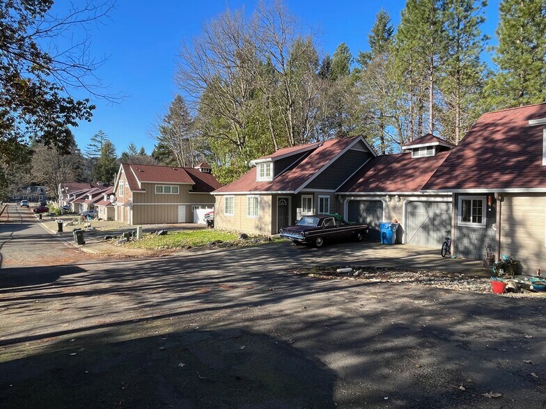More Photos Of 117 N Junction Ave, Cave Junction Apartments For Sale