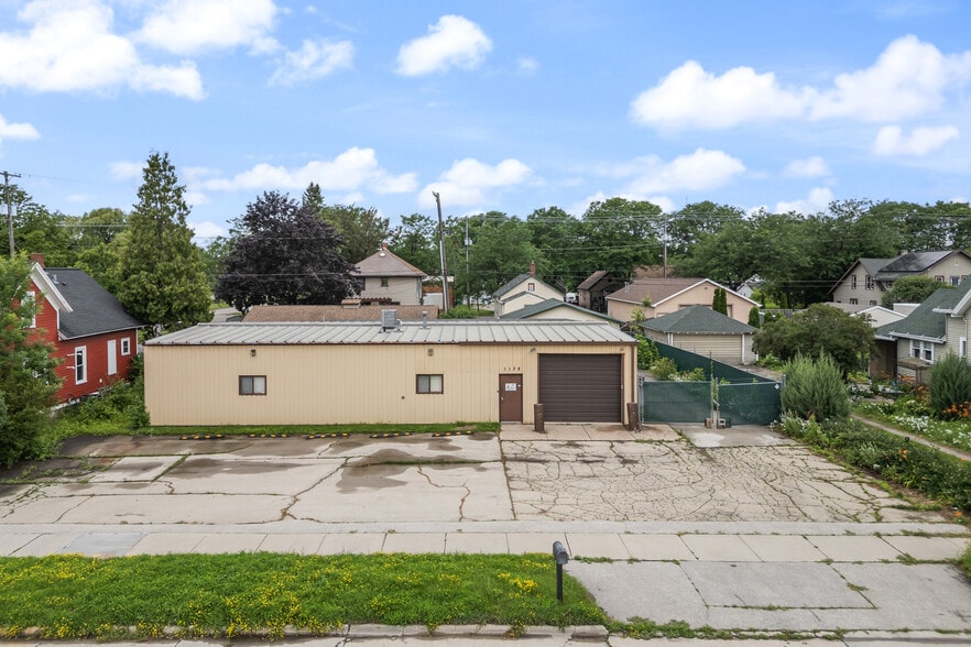 More Photos Of 1138 State St, Green Bay Warehouse For Sale