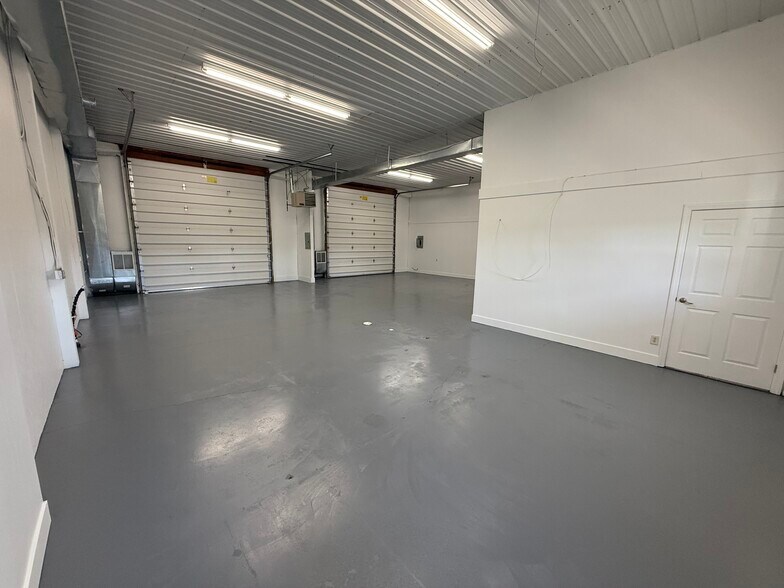 More Photos Of 665 Granite Dr, Circleville Light Distribution For Lease