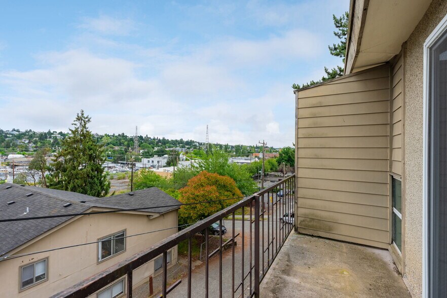 More Photos Of 600 W Emerson St, Seattle Apartments For Sale
