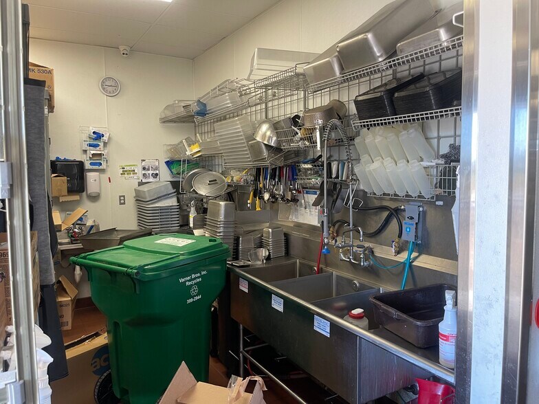 More Photos Of 2933 N Chester Ave, Bakersfield Fast Food For Sale