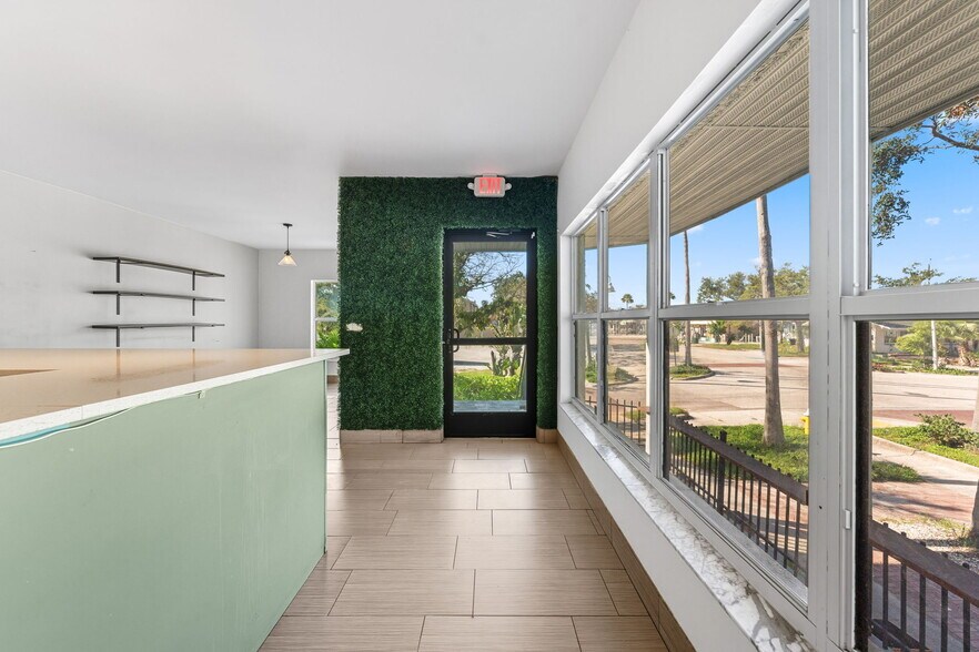More Photos Of 3062 Beach Blvd S, Gulfport Freestanding For Sale