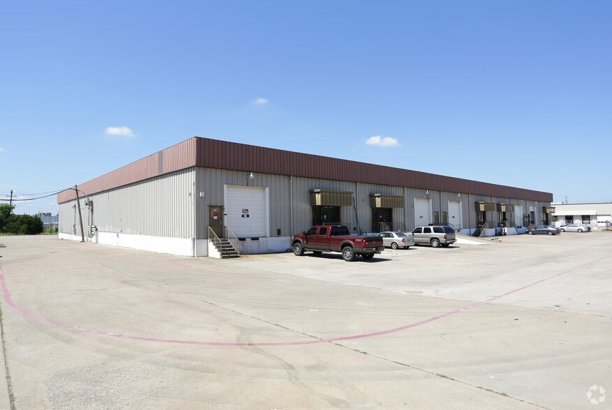 More Photos Of 1901 S Great Southwest Pky, Grand Prairie Distribution For Lease