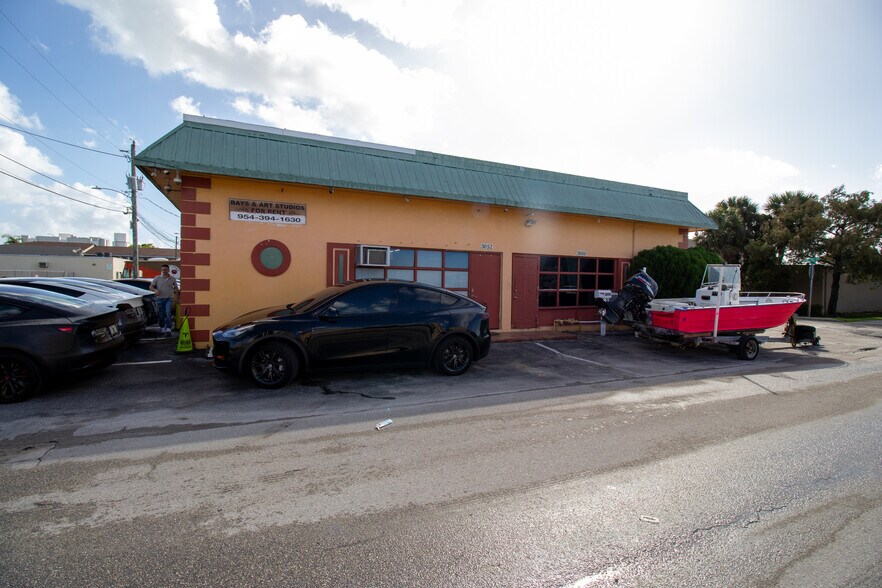 More Photos Of 901-915 NE 30th Ct, Oakland Park Warehouse For Lease