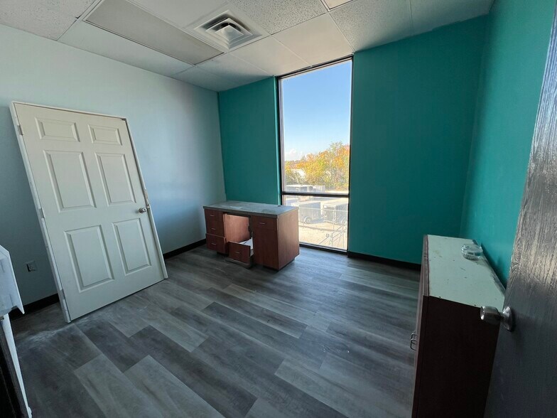 More Photos Of 5133 S Campbell Ave, Springfield Storefront Retail Office For Sale