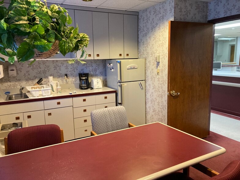 More Photos Of 700 Coventry Dr, Phillipsburg Medical For Sale