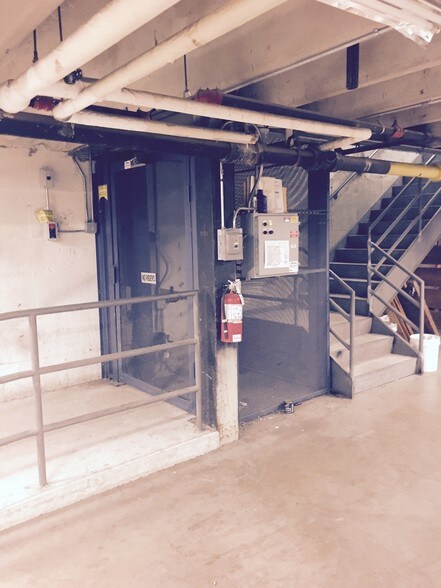 More Photos Of 820-822 Summit Plaza, Elgin Unknown For Lease